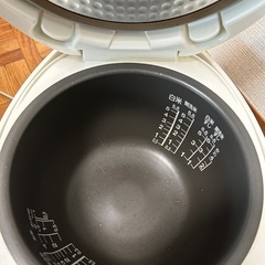 IHジャー炊飯器　5.5合炊き　TOSHIBA RC-10HH　ホワイトの画像