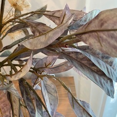 造花(欠損あり)と花瓶セットの画像