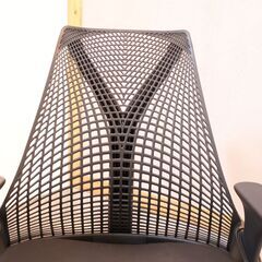 HermanMiller(ハーマンミラー)よりSayl Chair(セイルチェア)です！自然な姿勢を保つようにサポートするサスペンションバックにより、長時間のオフィスワークでも活躍するデスクチェア♪の画像