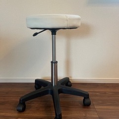 ロングスツール　椅子　昇降機能、回転機能付きの画像