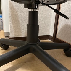 【取引中】キャスター付きイスの画像