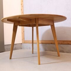 Re:CENO(リセノ)のRIVER(リバー) ダイニングテーブルです。木の表情を