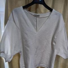 ZARA 白トップス