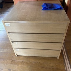 収納引き出しＡ　4段　一段ごとに手前と奥に分かれています