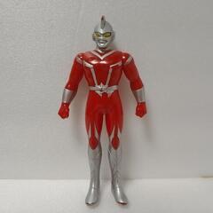 ウルトラマン　のフィギュア3つの画像