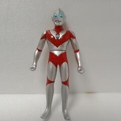 ウルトラマン　のフィギュア3つの画像