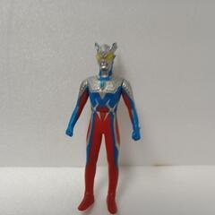 ウルトラマン　のフィギュア3つの画像
