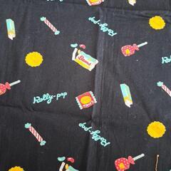 黒にお菓子柄生地の画像