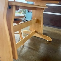 テーブル 3人掛けの画像