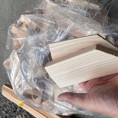 焚き付けに最適 杉の端材の画像