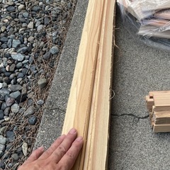 焚き付けに最適 杉の端材の画像