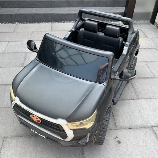 TOYOTA トヨタ　ハイラックス　電動車　電動カー　子供　乗り物　リモコン付き　2人乗り
