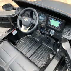 TOYOTA トヨタ　ハイラックス　電動車　電動カー　子供　乗り物　リモコン付き　2人乗りの画像