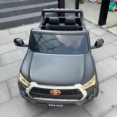 TOYOTA トヨタ　ハイラックス　電動車　電動カー　子供　乗り物　リモコン付き　2人乗りの画像