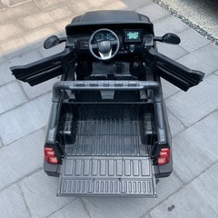 TOYOTA トヨタ　ハイラックス　電動車　電動カー　子供　乗り物　リモコン付き　2人乗りの画像