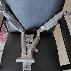 【受け渡し予定者確定済】モニターアーム　中古の画像