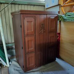 レトロなミシン台の画像
