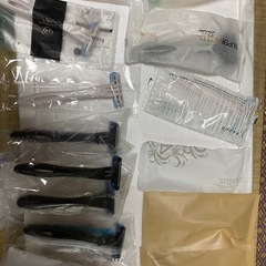髭剃り用使い捨てカミソリ68個、ジェル1