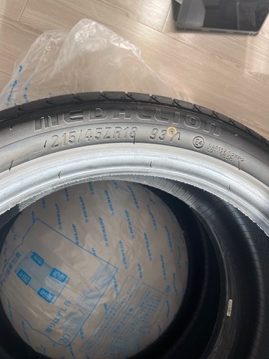 オートバックスタイヤ　タイヤ215/45r18 アクセラ、レガシー、ヴォクシー他、