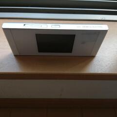 ポケットWiFi、ルーター、釣り竿の画像