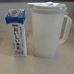 お茶ポット　パスタ入れ