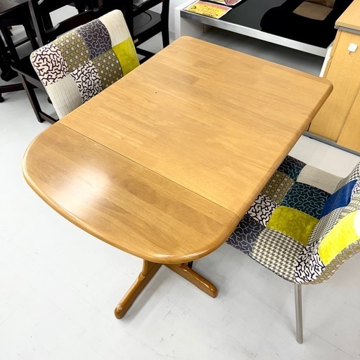 【美品‼️】オシャレ♪ 伸長式2人掛けダイニングテーブルセット パッチワークチェア 木製ナチュラルブラウン♪