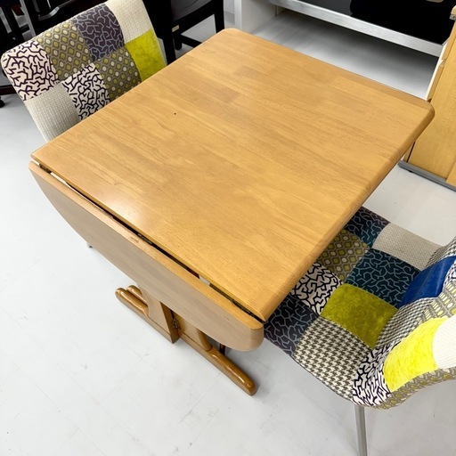 【美品‼️】オシャレ♪ 伸長式2人掛けダイニングテーブルセット パッチワークチェア 木製ナチュラルブラウン♪