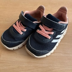 adidasスニーカー・12.5cmの画像