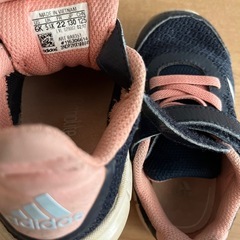 adidasスニーカー・12.5cmの画像