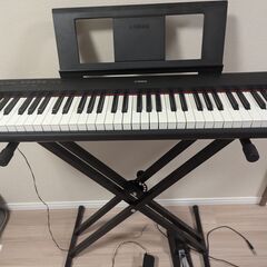 ヤマハ YAMAHA 電子キーボード piaggero ブラック NP-12B　(スタンド、ペダル付き)の画像