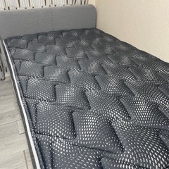 IKEA  ベッドフレーム　セミダブル