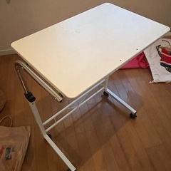 角度が変えれるテーブル
