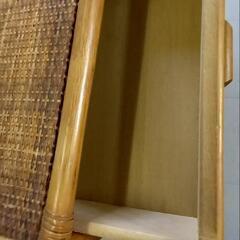 籐の整理棚の画像