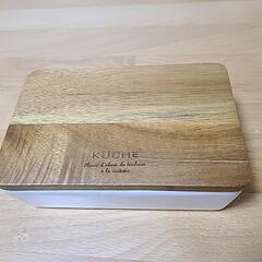 陶器のバターケースの画像