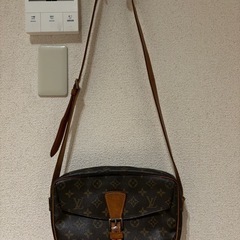 LOUIS VUITTON ショルダーバック