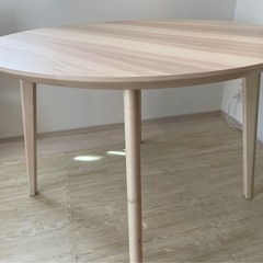 IKEA リーサボー　ダイニングテーブルの画像