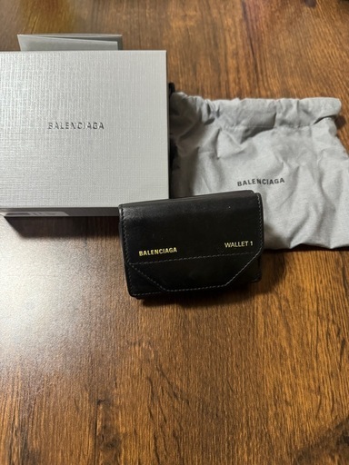 バレンシアガ三つ折り