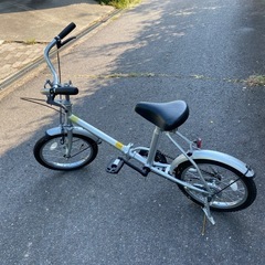 折りたたみ自転車の画像
