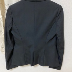 黒ストライプ　スーツの画像