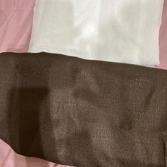 【無料】茶色のカーテンと白のレースカーテン2点セット
の画像