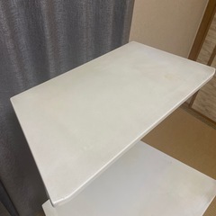 パソコンデスク、チェアーのセットの画像