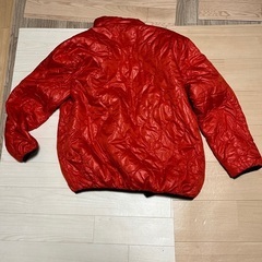 赤ジャンパーの画像