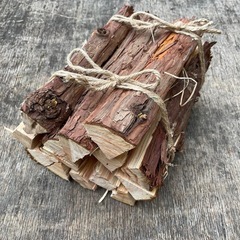 室内乾燥薪(針葉樹)１束6〜7kg 500円　引き取り価格　0909