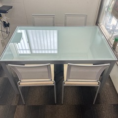 ガラステーブルと椅子4脚セット
