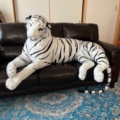 ホワイトタイガー　特大ぬいぐるみ①