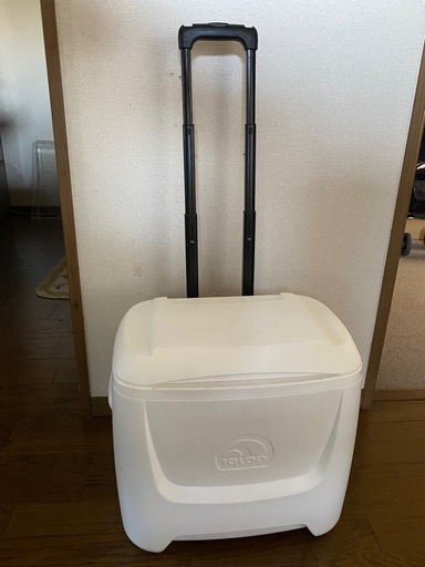 使用少なめ　イグルーキャリー付きクーラーボックス