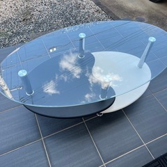 インテリア ガラステーブルの画像