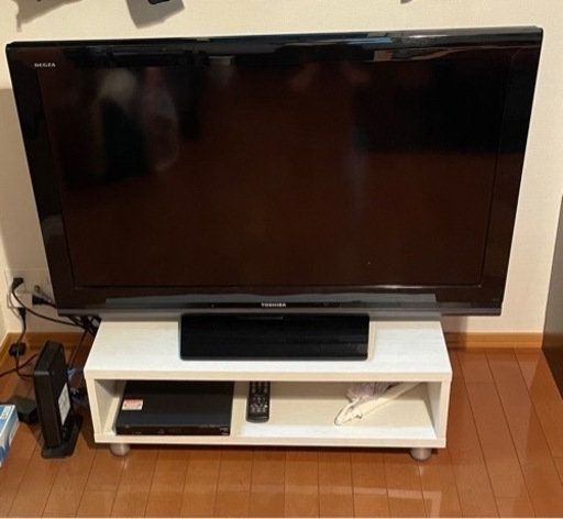 テレビ、テレビ台