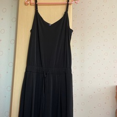 サロペット　黒