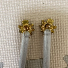 タッセルピアス　グレーの画像